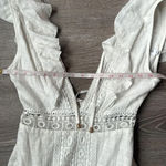 Edite Mode ELEGANT WHITE LACE RUFFLE DEEP V Photo 11