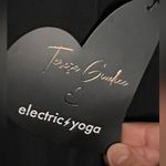 Electric yoga  HR love pocket leggings black size medium Photo 4