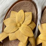 B.O.C. Sz 10 M Womens Yellow Flower Leather Thong Sandals Spring Boho Photo 4