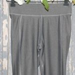 Under Armour  Ladies Workout Athletic Gray Capri Leggings XS Elastic Waist Casual Photo 1