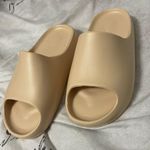 Pretty Little Thing slides Photo 0