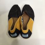 Toms black yellow flats slip on casual women's size 7.5 Hawkeyes color block Photo 4