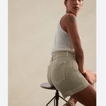Banana Republic  High-Rise Pleated 4" Jean Short Sz‎ 30 Photo 2