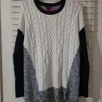 Metaphor  medium cream and gray crewneck sweater Photo 0