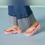 Gucci  Platform Thong Pink Rubber Women Logo Chevron Comfort Sandals Size EU 39 Photo 2