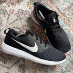 Nike  Women’s Roshe G Spikeless Golf Shoes Black White size‎ 9 Photo 0