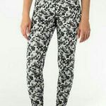 Nike  Pro Pixel Camo Print Leggings Photo 0