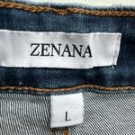 Zenana  Women’s NWT size large denim distressed shorts Photo 2