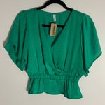 Glam ‎ Kelly Green blouse size small NWT Photo 0