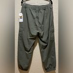 Vuori NWT  Birch Jogger Army Green Size XL with Pockets Photo 6