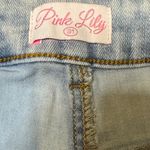Pink Lily  Light Wash Denim Frayed Shorts Women’s Size 31 Mid Rise 3” Inseam Photo 1