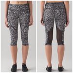 Lululemon  Outrun 17" Crop Mini Cinder Lace White Black / Black Size 4 Photo 1