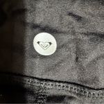 Roxy  Outdoor Fitness Women’s Cropped Athletic Pants Photo 3