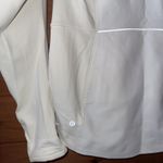 Lululemon Women's Cross Chill Hooded Jacket White Size 10 Photo 5