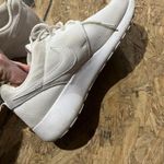 Nike roshes white size 5 Photo 12