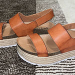 Dirty Laundry Lightweight Tan Platform Sandals Photo 0