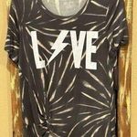 No Boundaries Love top Photo 0