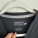 Fabletics Womens Method 2-Pocket Scrub Top MotionTech 4 Way Stretch Black Size L Photo 8