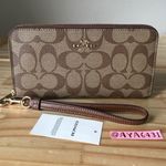 Coach Wallet Photo 0