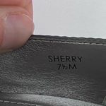 Tahari  Gray‎ Patent Leather Sherry Pumps size 7.5 Photo 3