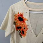Unbranded Deep V-Neck Sunflower Tee Shirt Women's Size Medium Short Sleeves Photo 1