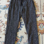 Lululemon  On The Fly Pant in Feathered Jacquard Black/ White Size 8 Ankle Crop Photo 0