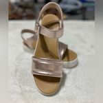 UGG ® Zayne Metallic Leather Platform Sandals. Photo 1