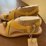 NEW Born Inya Crossover Sandal YELLOW LEATHER Womens Size 6M Shoes‎ Photo 2