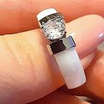 Boutique NEW Women’s 1Ct‎ Solitaire Diamond White Silver Ceramic Ring Size 5 Photo 0