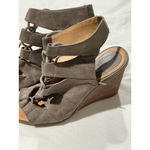 Woman’s Melrose Market Calista Lace Up Taupe Suede Wedge Open Toe Ankle Shoe 8.5 Brown Photo 2
