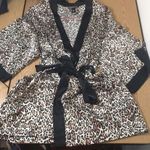Victoria's Secret Women Victoria’s Secret Animal Print Lightweight Silky Satiny Robe Size Xs/Small Photo 0