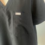 FIGS  Catarina One Pocket Scrub Top Black Size XL Photo 1