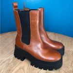 Gianni Bini  Downtown Lug Sole Chelsea Boots Women’s Size 6 Tan Leather Platform Photo 0