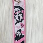 Scream Ghostface Horror movie pink keychain Photo 1