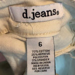 D. Jeans  white jean shorts Photo 3