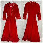 Vanity Fair Vintage  dressing robe 1960 Red Velour White Piping Trim Detail med Photo 1