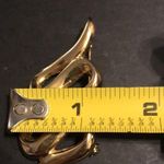 Wavy ribbon zigzag golden tone brooch pin​ Photo 4