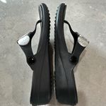 Crocs Sanrah Hammered Circle Wedge Flip Sandal Women's Black/Silver EUC Size 9 Photo 4