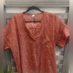Old Navy Modern and Casual Top for women Size L Photo 2