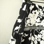 White House | Black Market  Pencil Skirt in Black & White Floral w. Lace Detail 12 Photo 4