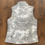 The North Face Women's Camouflage Gray and White Thermoball Vest size Large Photo 3