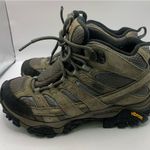 Merrell Womens  Moab trail hiking shoes size 6 Photo 3