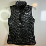 The North Face  Women's Black Quilted Vest Photo 1