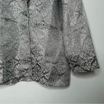 Gimmicks by BKE Gimmicks Buckle Silver Embroidered Damask One Button Blazer Size Large Photo 6