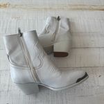 Steve Madden Greyson NWOT size 6 Cream Leather Western Ankle Boots Cowgirl Photo 8