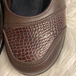 Aetrex  customizes comfort shoes left shoe is size 8.5W and right shoe is size 9 Photo 4