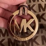 Michael Kors Jet Set Signature Logo Khaki Tote in Beige & Gold Photo 3