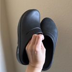 OOFOS Adults’ OOcloog Clogs M5/W7 in Black Mules‎ Size 7 Photo 5