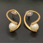 Vintage AVON Pearlesque Faux Pearl Hoop Pierced Earrings Photo 2