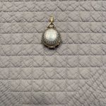 Vintage Gold & Silver Tone Round Photo Locket Pendant Floral Etched Double Frame Photo 2